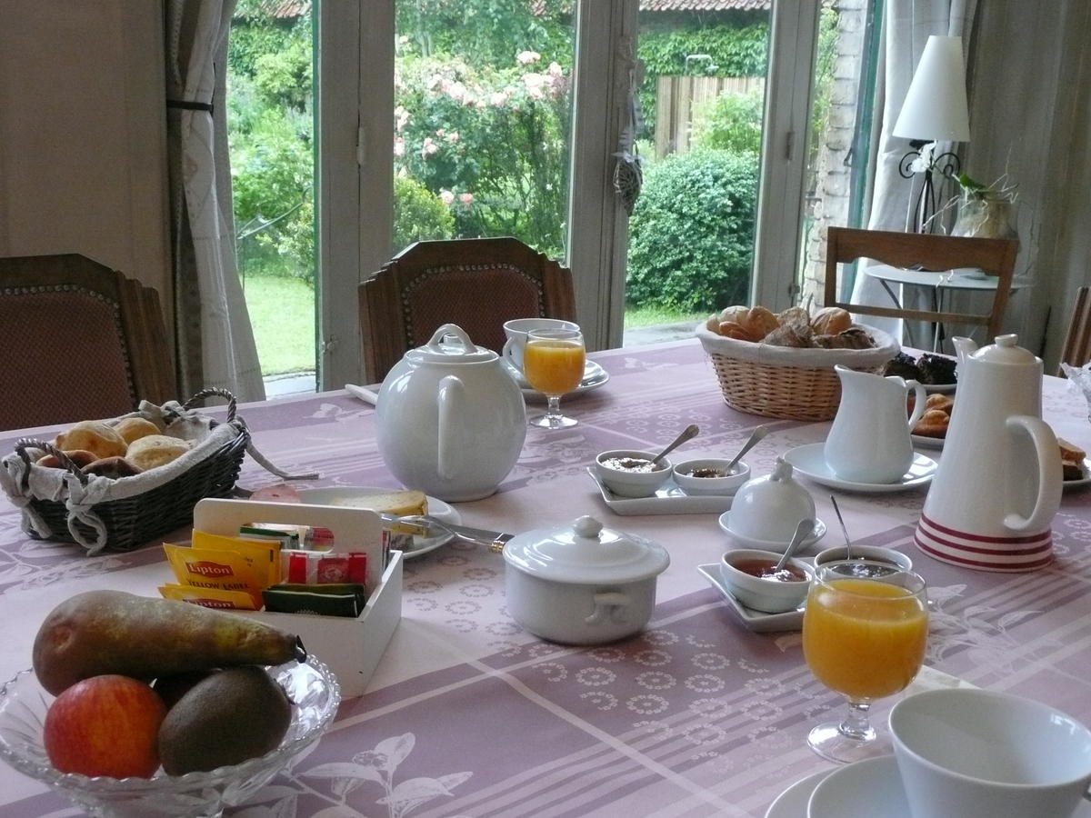Manoir De Bois En Ardres Bed and Breakfast Eksteriør billede